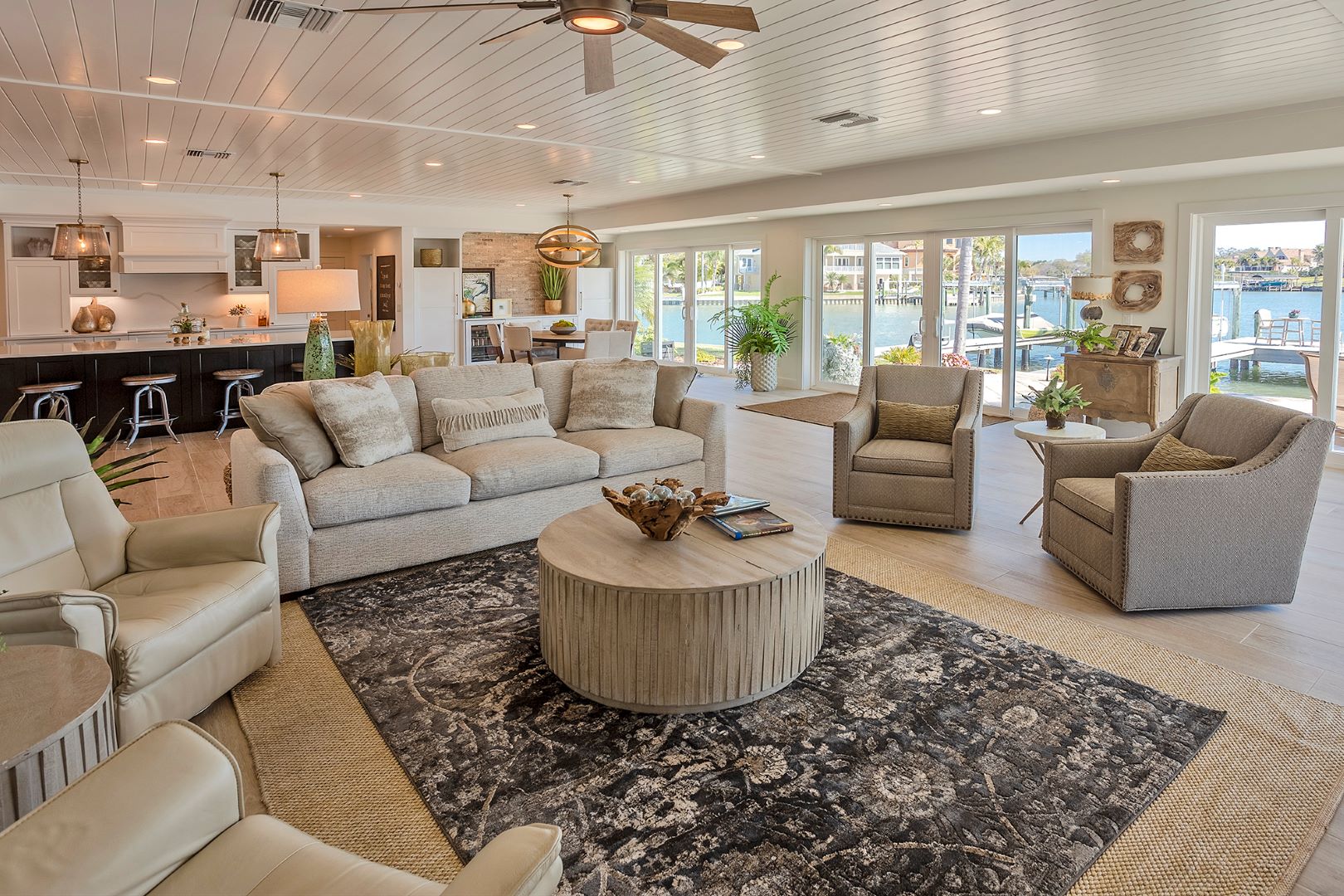 Spacious modern Living area