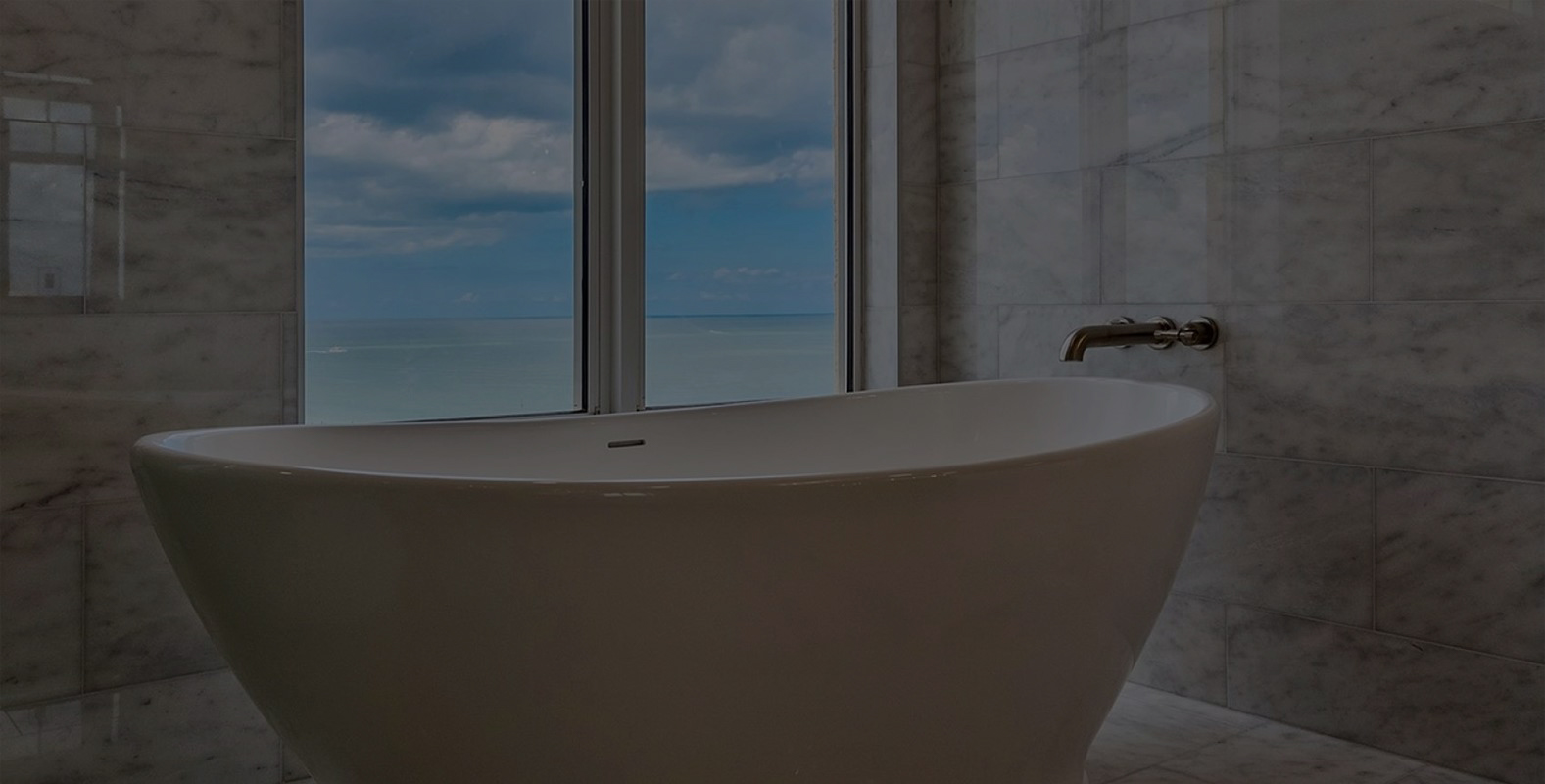 Modern freestanding bathtub
